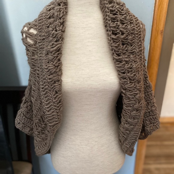 A Versatile Shrug - Picture 4 of 6